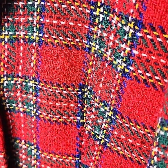 Classic Holiday Red Plaid Wool Blend Blazer Jacket With Lion Crest Buttons - Picture 5 of 11